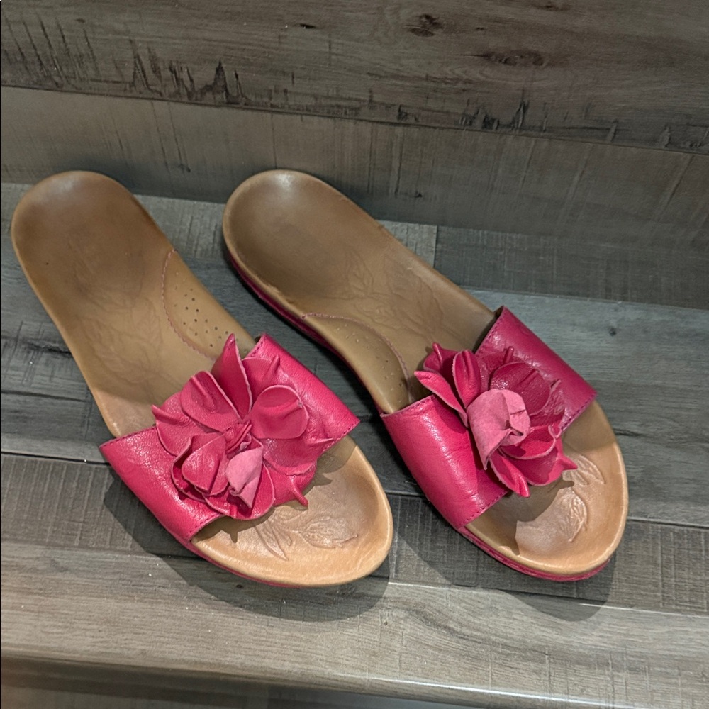 Born Fuchsia Floral Women's Slide Sandals